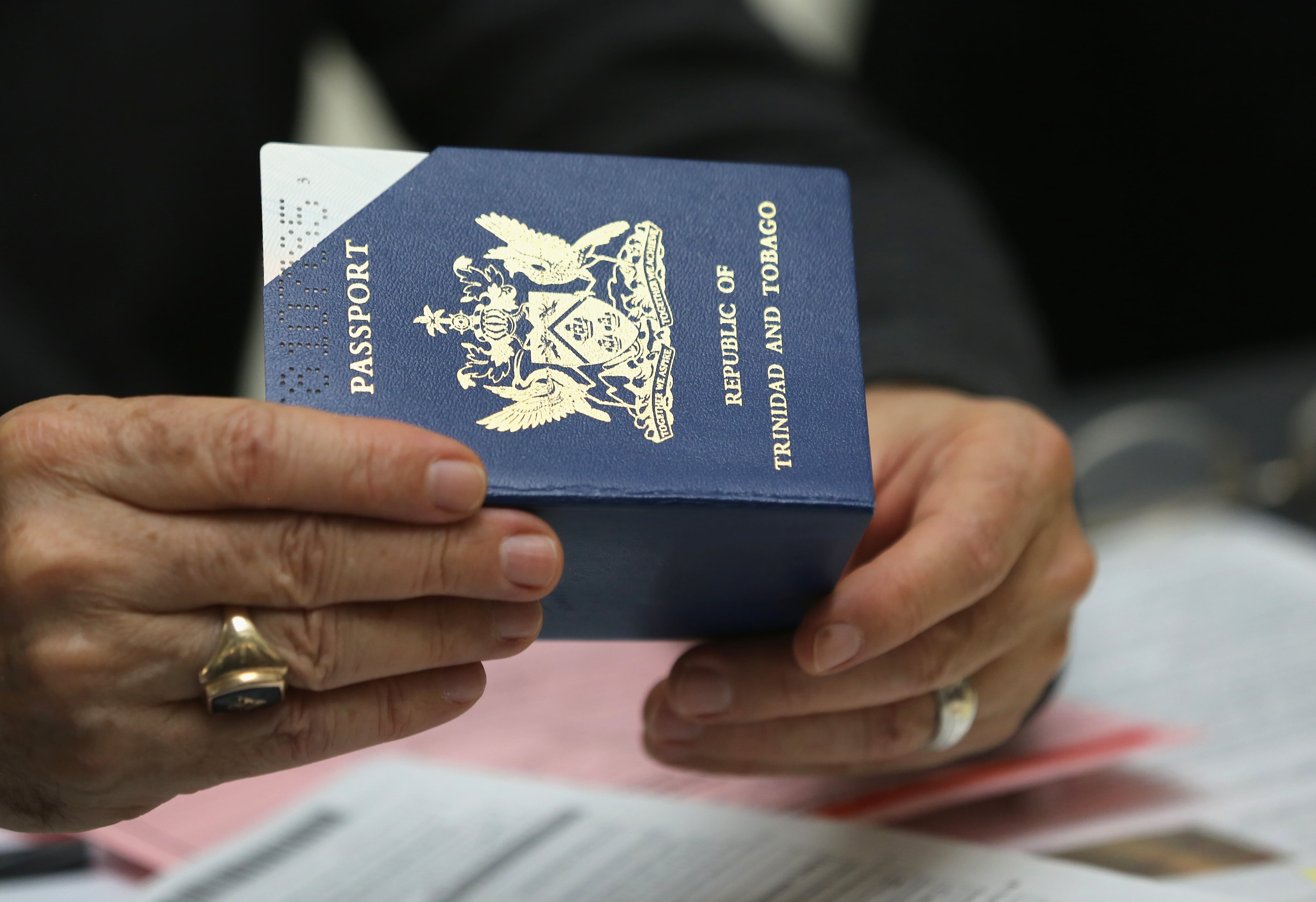 No todas las personas pueden hacer renovación de pasaporte de forma digital (Foto: John Moore/Getty Images)