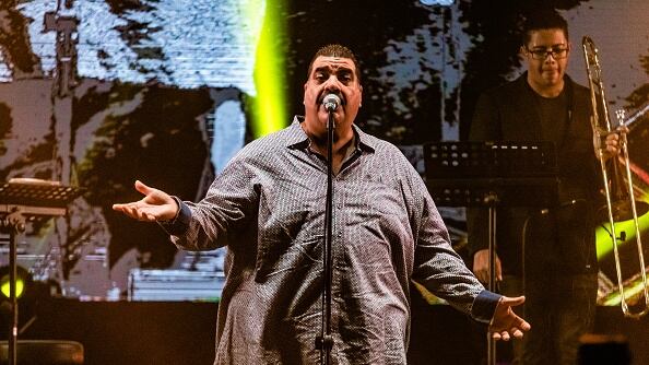 Maelo Ruiz fue evacuado del lugar mientras se aclaran los hechos.