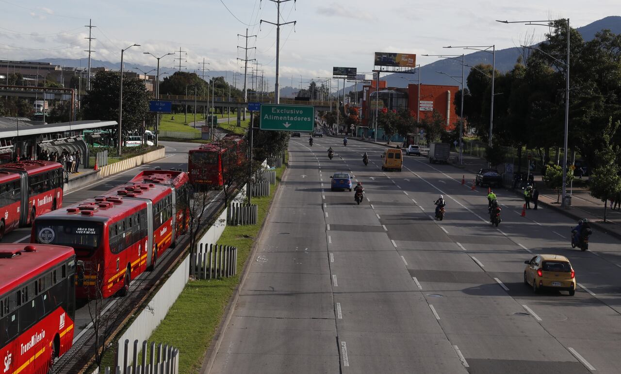 Bogotá en día de cuarentena estricta abril 16 de 2021 estaciones de transmilenio