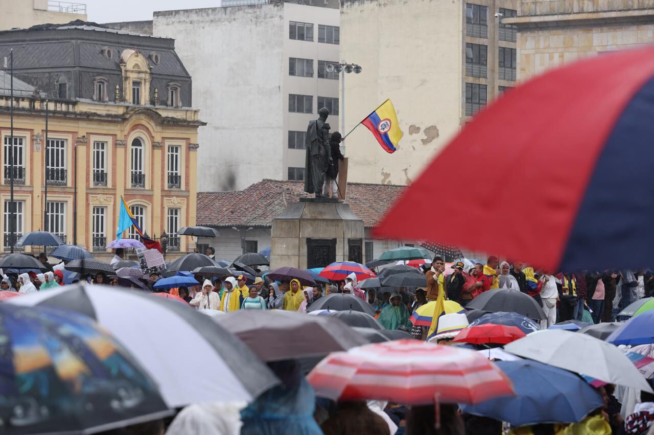 Marchas en apoyo al expresidente Álvaro Uribe en Bogotá, plaza de Bolívar.