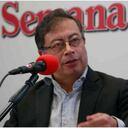 Gustavo Petro, senador, en las instalaciones de la revista Semana, en Bogotá