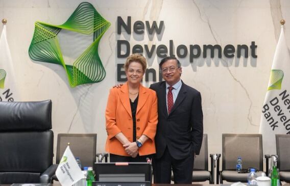 Presidente Petro, junto a la titular del Nuevo Banco de Desarrollo (NBD)  y expresidenta de Brasil, Dilma Rousseff