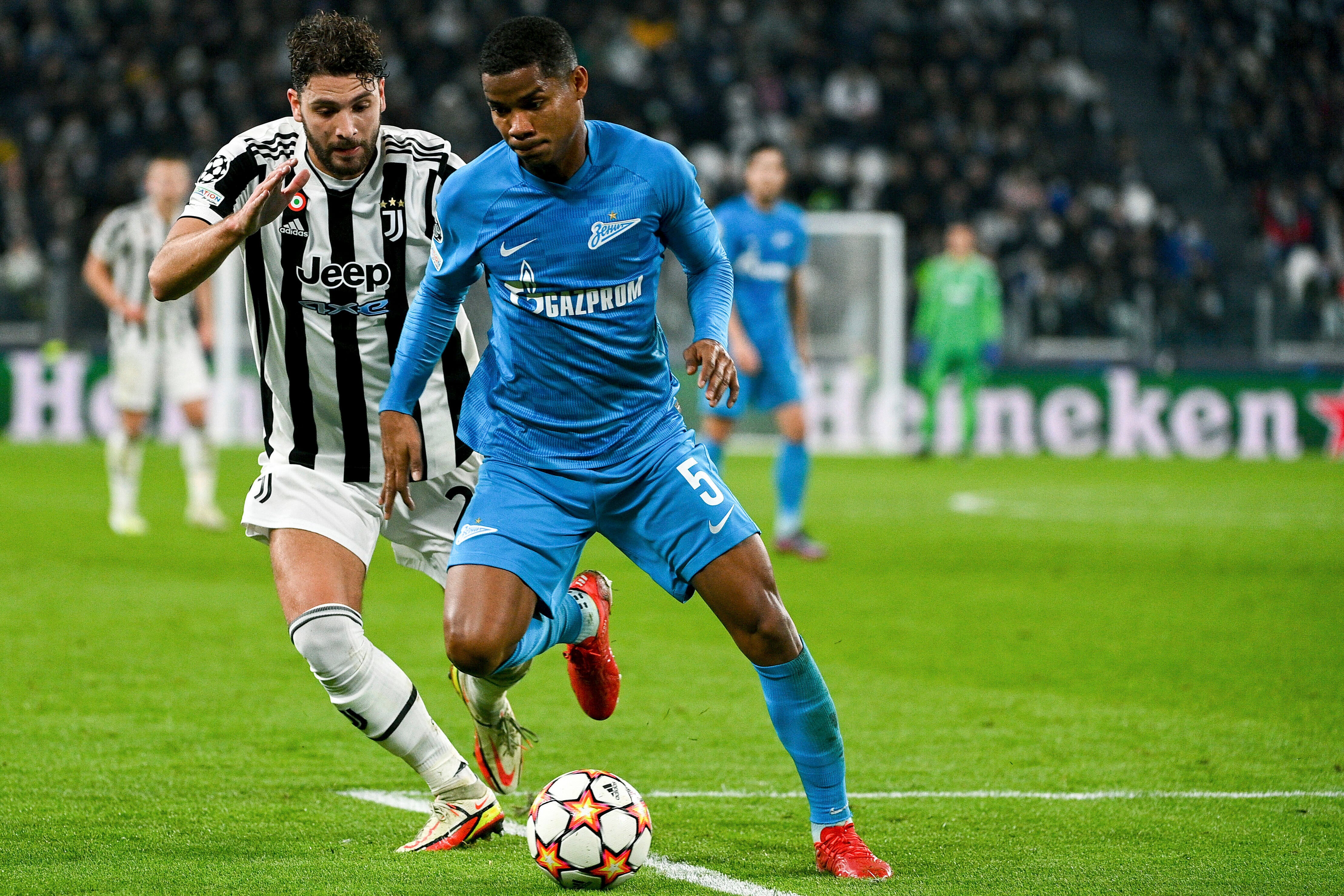 Wilmar Barrios en el duelo de Champions entre Juventus y Zenit