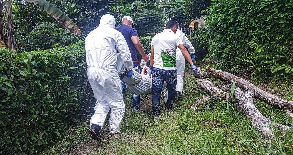 Las autoridades llegaron hasta el lugar a hacer el levantamiento.