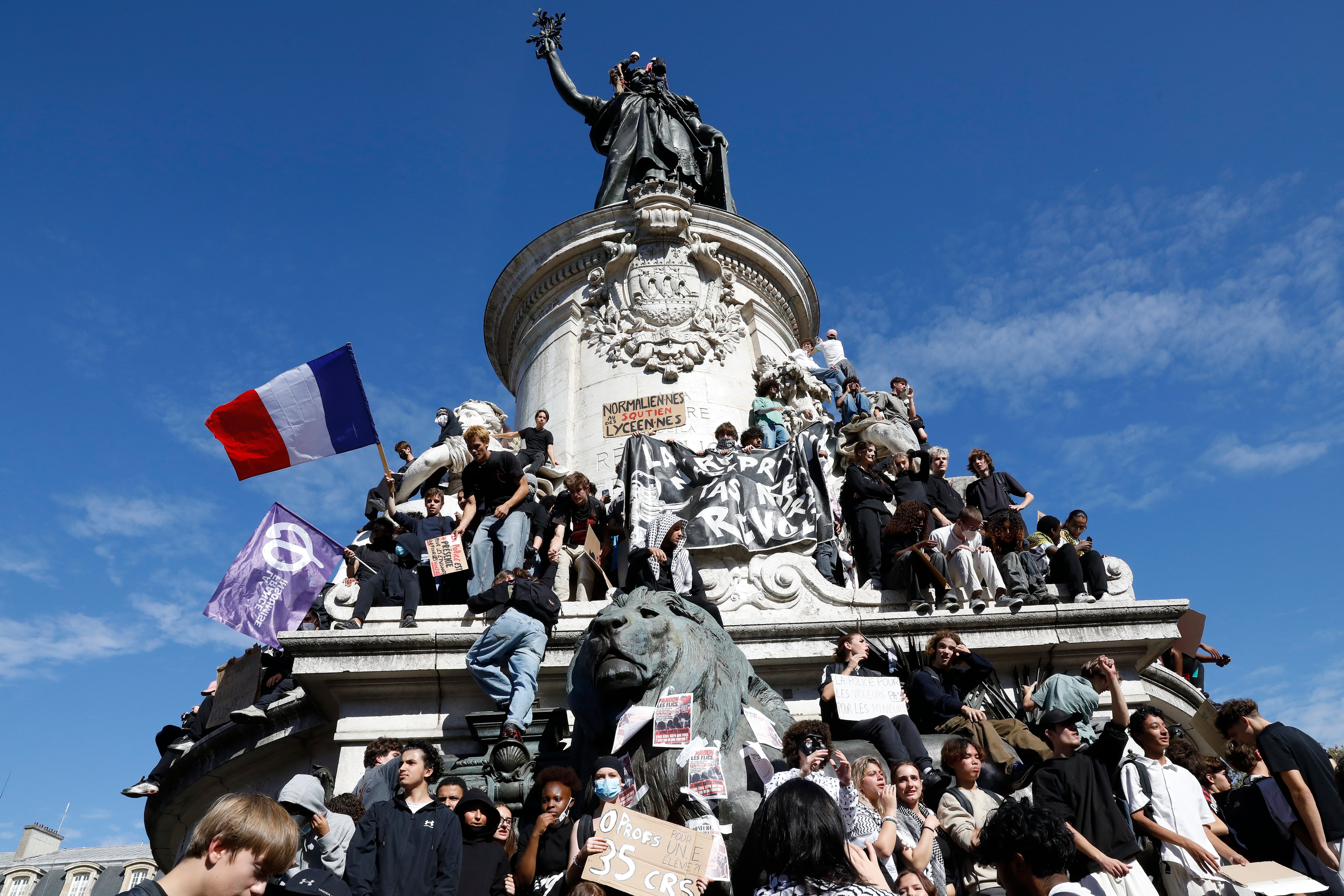 Se extienden por Francia las protestas por el hacinamiento y el deterioro de las escuelas.