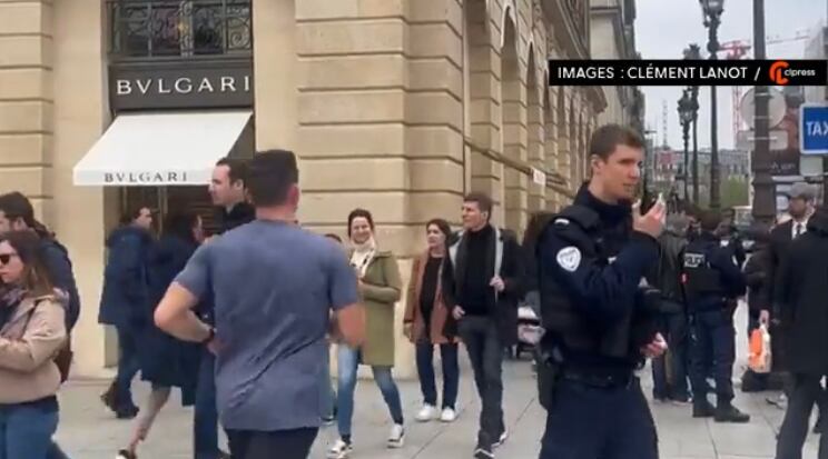 La Brigada de Represión del Bandidaje (BRB) de la policía judicial parisina abrió una investigación por robo a mano armada, indicó la fiscalía de París.