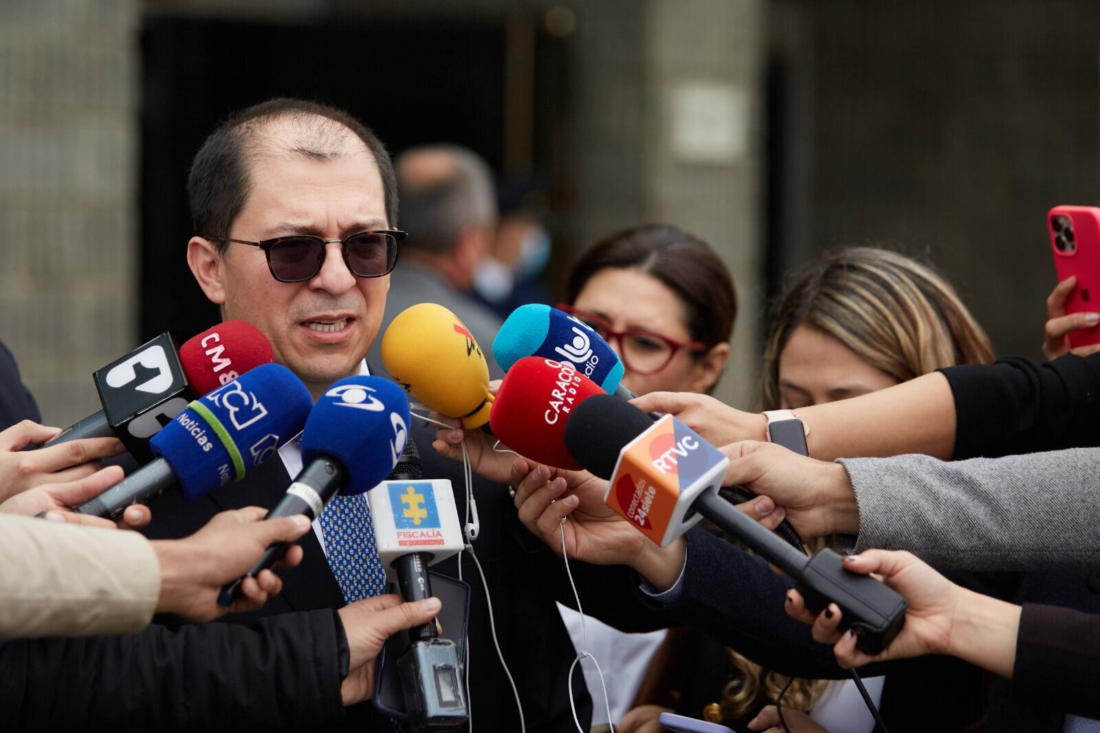 Tras reconocer que fueron unas semanas de contradicciones y ligeros enfrentamientos públicos con el ejecutivo, el fiscal Francisco Barbosa,