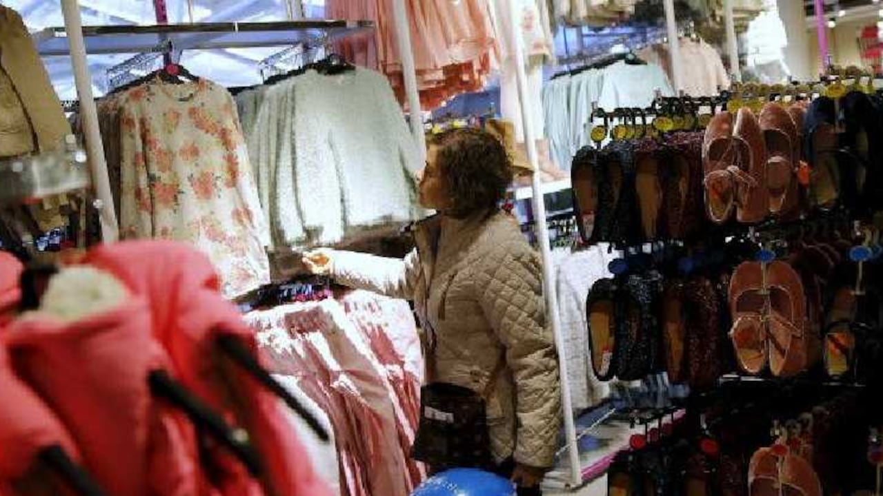 Muchos están empezando a ver la ropa como "desechable", para ser usada por muy poco tiempo.