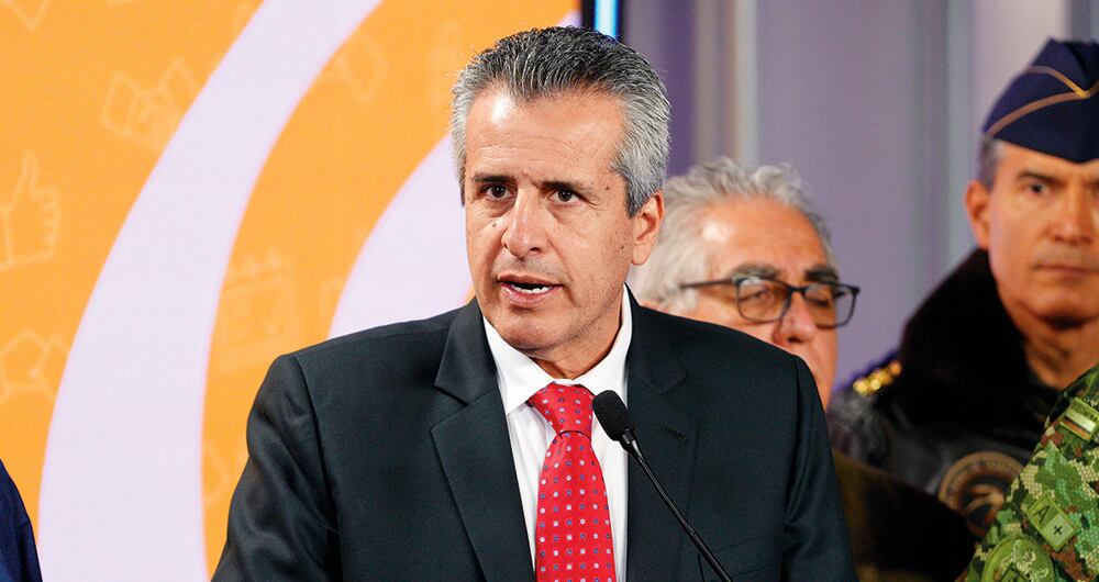 El exministro del Interior Luis Fernando Velasco no solo habría expuesto en un “cónclave” la forma cómo se estaba comprando a los congresistas. También es señalado de hacer acuerdos oscuros con el senador Julio Elías Chagüi.