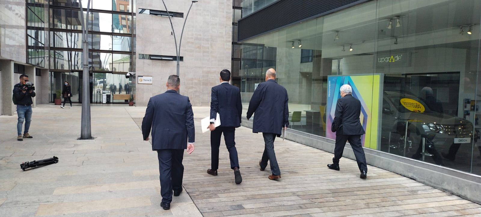 Los abogados Darío Bazzani y José Luis Barceló representan al exsenador Arturo Char.