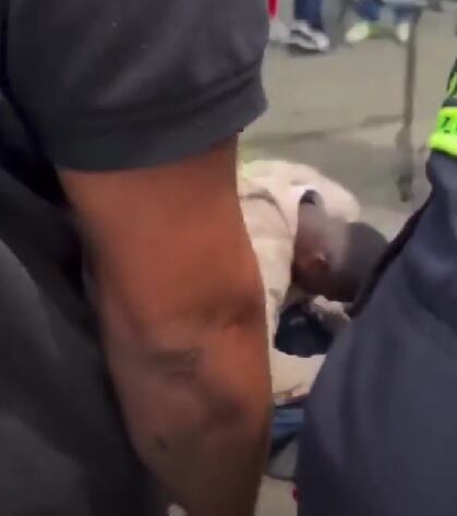 Delincuentes armados roban a cliente que salía de un banco en el norte de Cali.