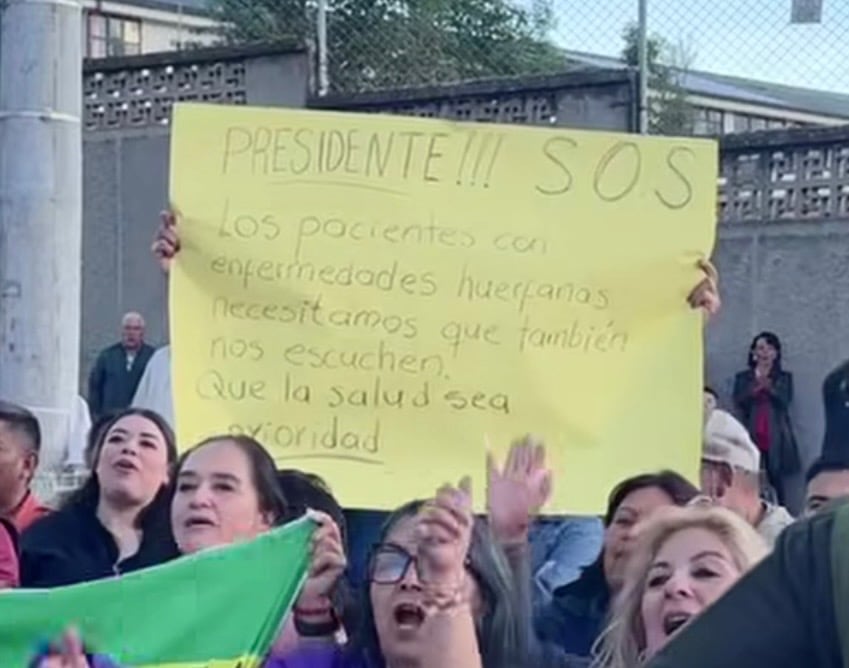 Pancarta con solicitud al presidente Gustavo Petro.