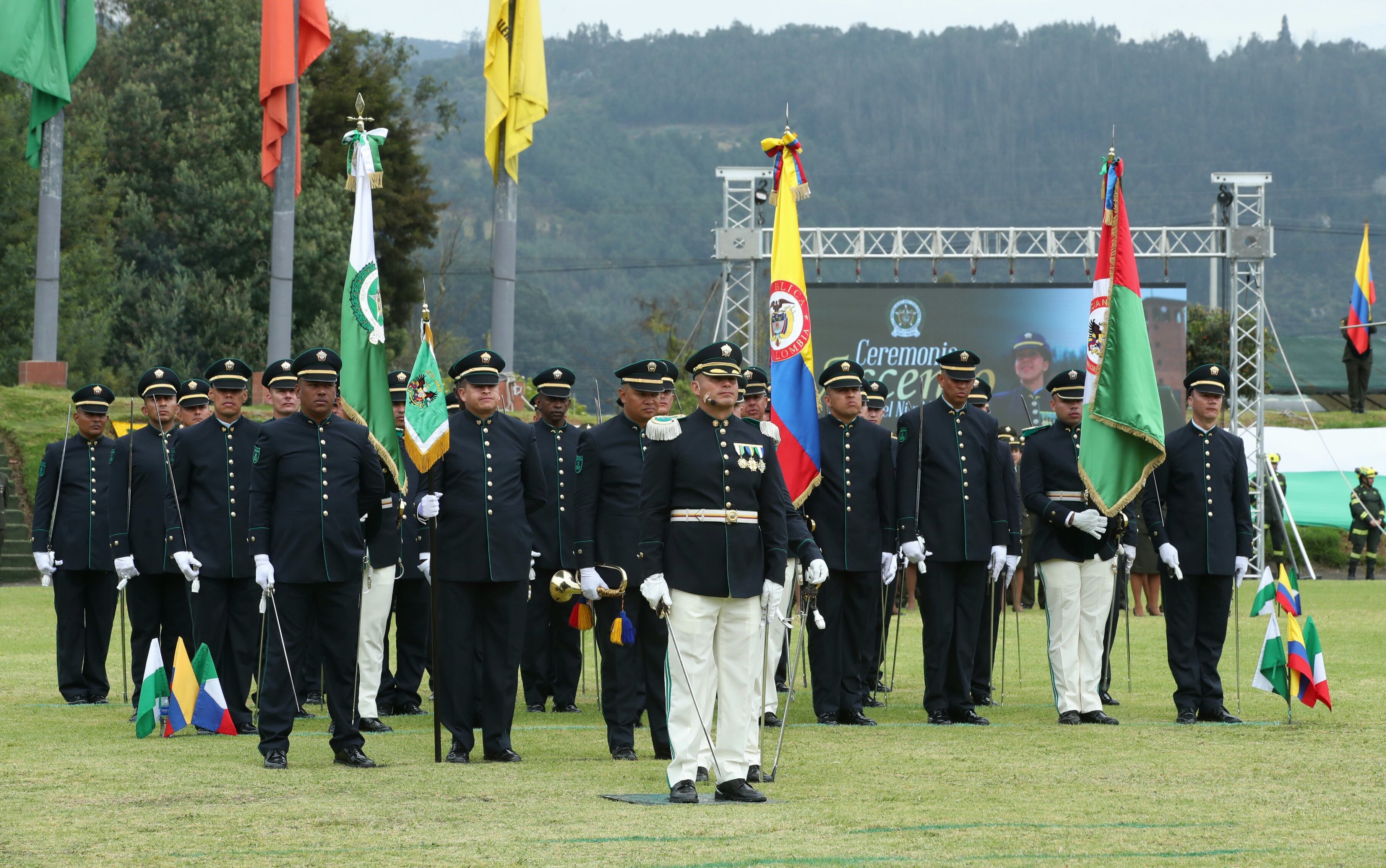Ceremonia de ascensos de un personal de suboficiales y nivel ejecutivo e ingreso al grado de subintendente de la Policía Nacional de Colombia
