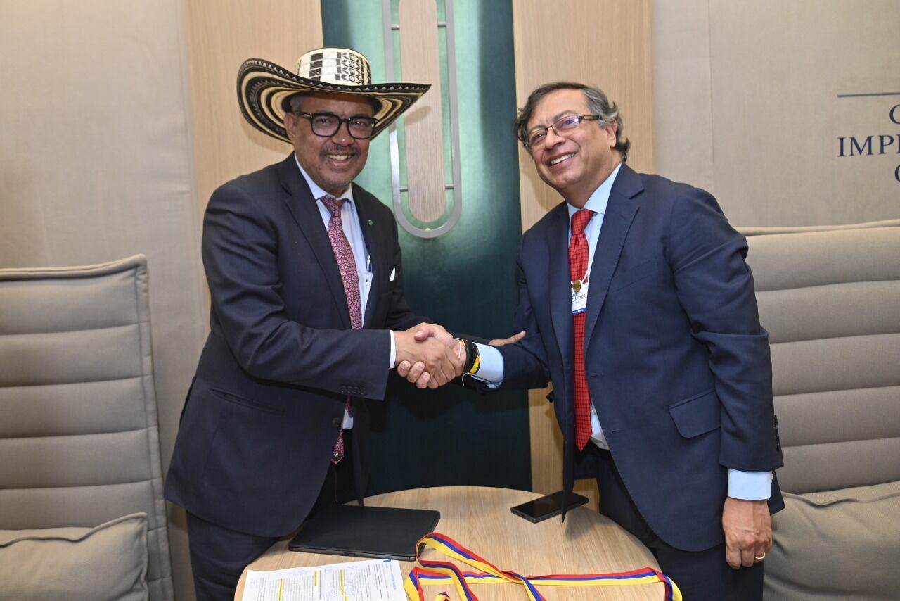 Tedros Adhanom Ghebreyesus, máxima autoridad de la Organización Mundial de la Salud se reunió con el presidente Gustavo Petro en el Foro Económico Mundial