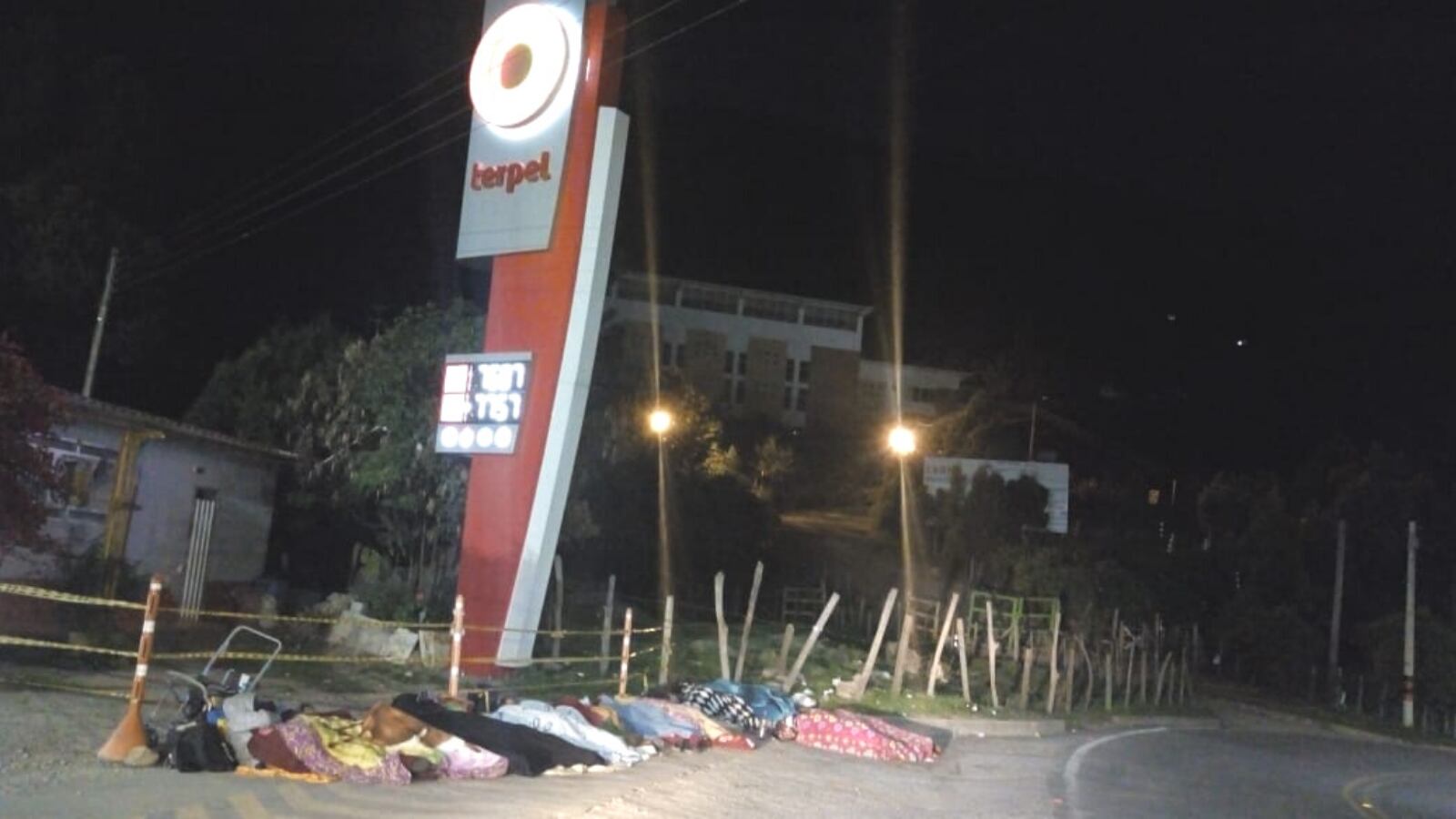 La muerte vuelve a rondar la ruta de los caminantes, en Norte de Santander. A cinco años de la crisis migratoria, la vía Pamplona hacia el páramo de Berlín sigue siendo una "guillotina" para los venezolanos que huyen a pie con sus familias.