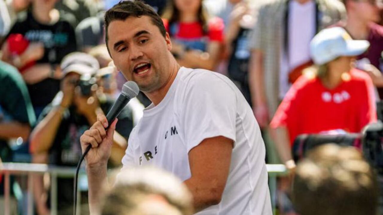 Charlie Kirk momentos antes de su muerto - Foto de redes sociales.