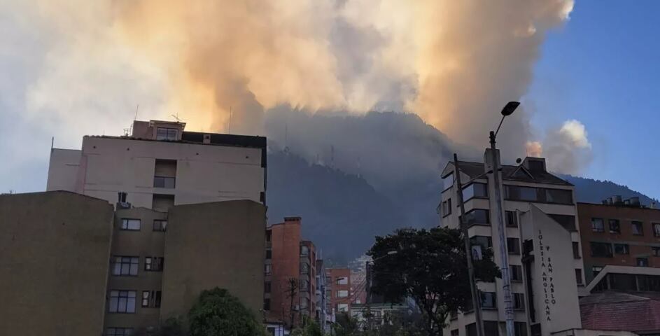 Varias viviendas se han visto afectadas por el humo producto de los incendios.