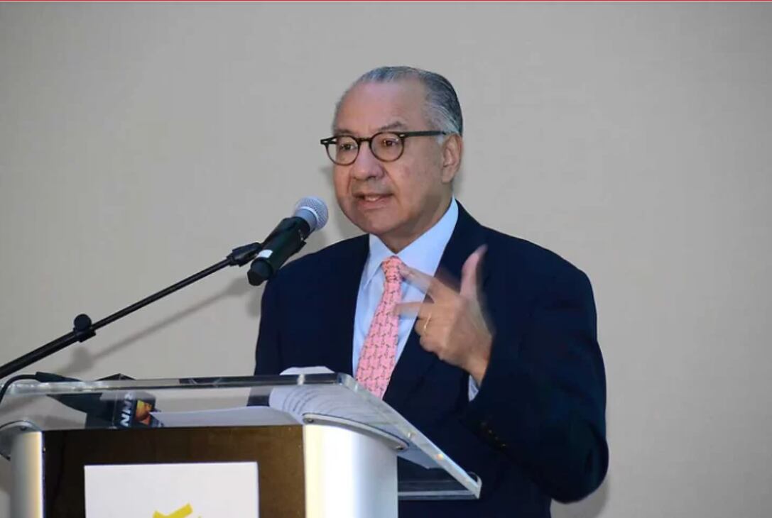 El exdiplomatico cubano, nacido en Colombia, fue capturado el viernes pasado en Miami y llevado antes un juez este lunes