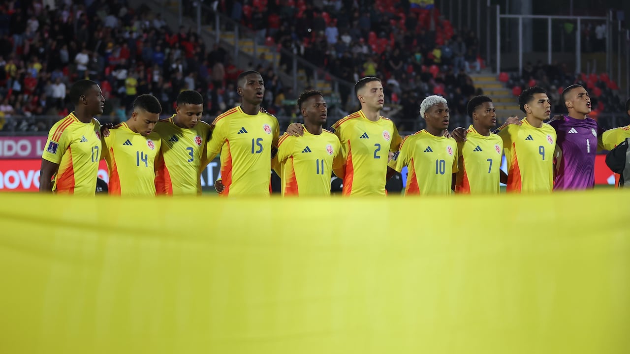 TALCA, CHILE - SEPTEMBER 29: Players of Colombia sing the national anthem prior to the FIFA U-20 World Cup Chile 2025 Group F match between Colombia and Saudi Arabia at Estadio Fiscal on September 29, 2025 in Talca, Chile. (Photo by Ricardo Moreira - FIFA/FIFA via Getty Images)