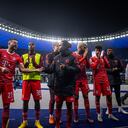 Jugadores del Bayern Múnich celebrando con la hinchada en noviembre de 2022