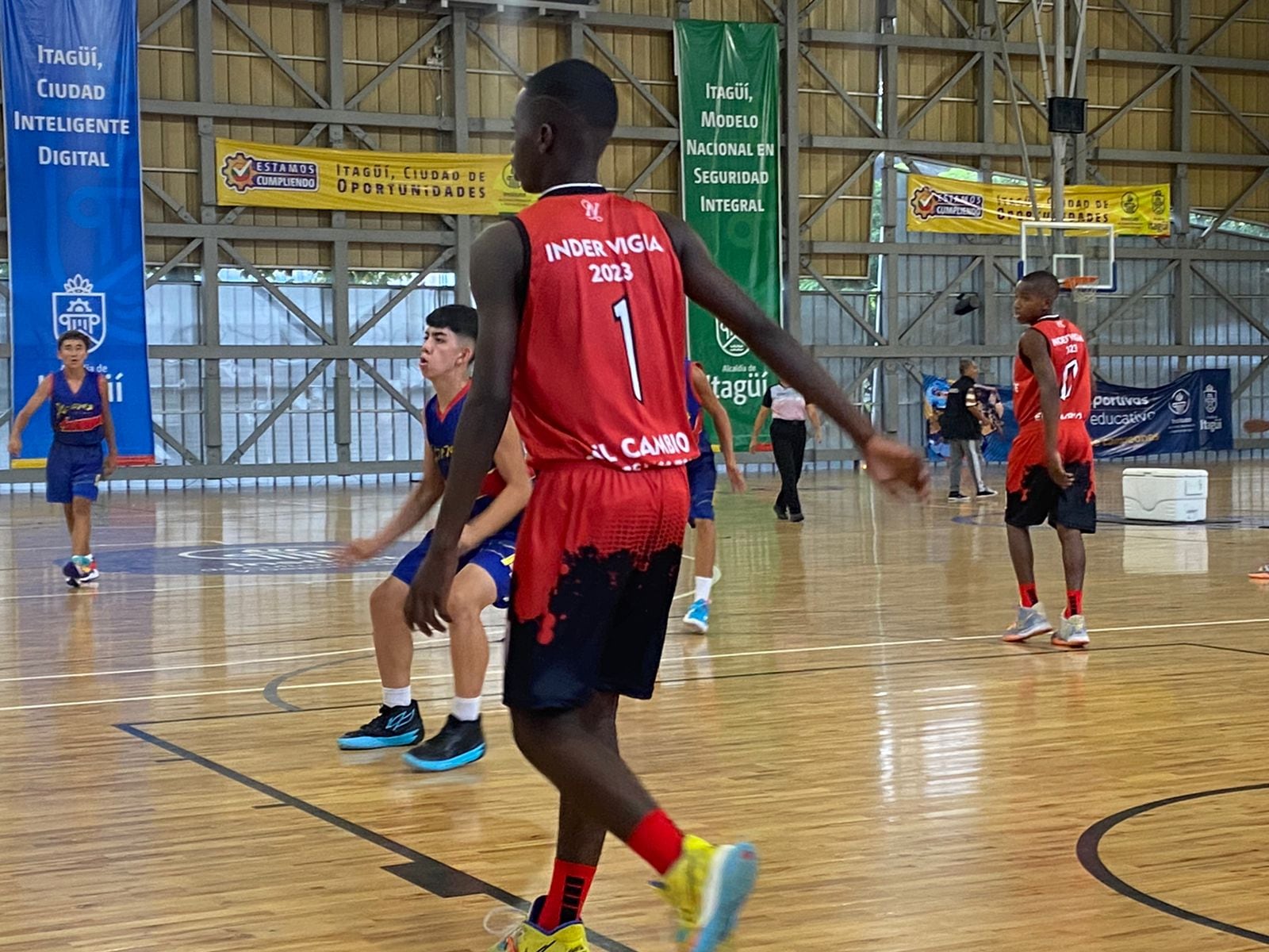 12 niños salieron desde el municipio de Vigía del Fuerte, en el departamento de Chocó, para participar en un campeonato de baloncesto en Medellín.