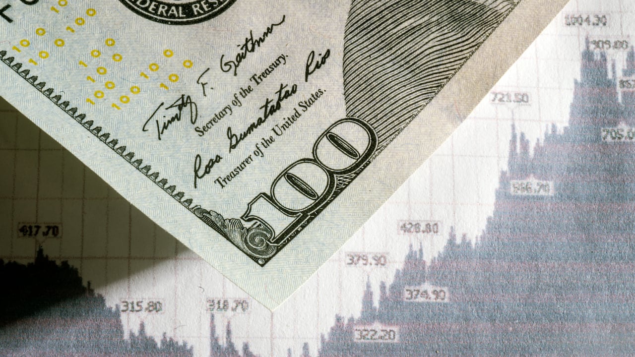 Dólar inicia la jornada con tendencia de encarecimiento. Divisa muestra la preocupación por el desarrollo económico colombiano.