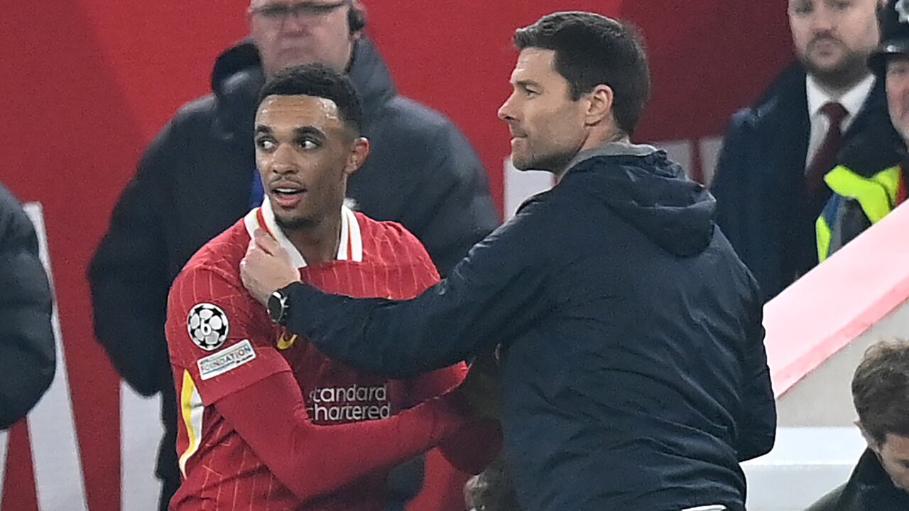 Alexander-Arnold con quien será su entrenador en Real Madrid, el español Xabi Alonso