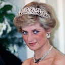 Este jueves se llevó a cabo el homenaje del natalicio de la princesa Diana de Gales, con una estatua que estuvo lista desde 2018, pero sucesos como la boda de Harry con Meghan Markle y el retiro de ellos como miembros activos de la familia real, retrasaron su descubrimiento.
