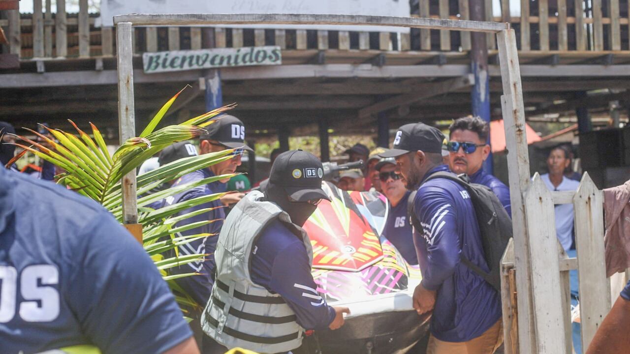 Operativo en Playa Blanca, Cartagena.