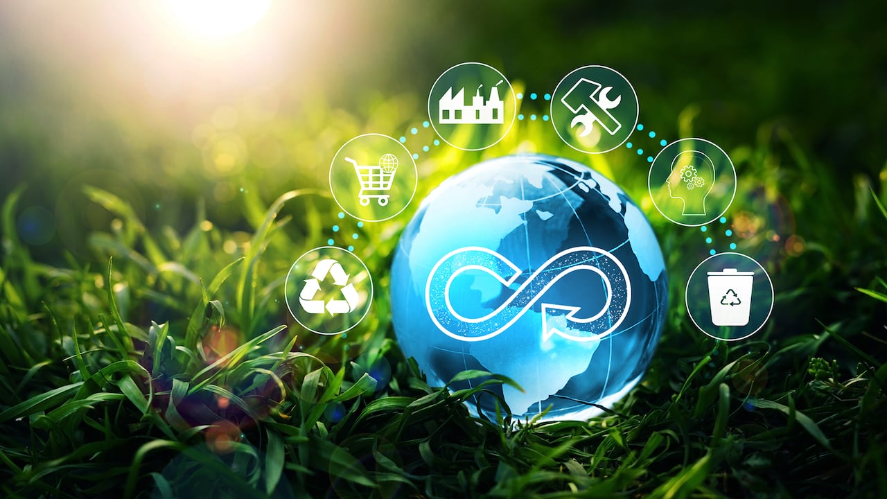 Concepto de economía circular. El consumo de energía y las emisiones de CO2 están aumentando. Compartir, reutilizar, reparar, renovar y reciclar materiales y productos existentes tanto como sea posible