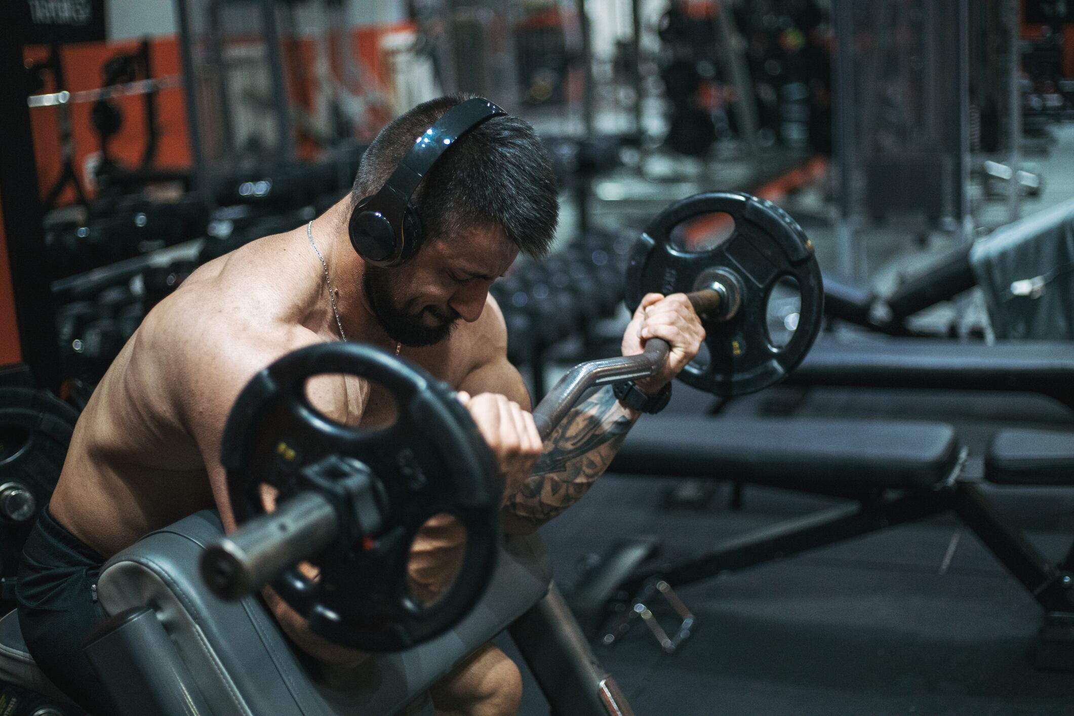 Equipo de la ITA analizando datos en su programa especializado, destacando la transición de tareas manuales a la automatización.