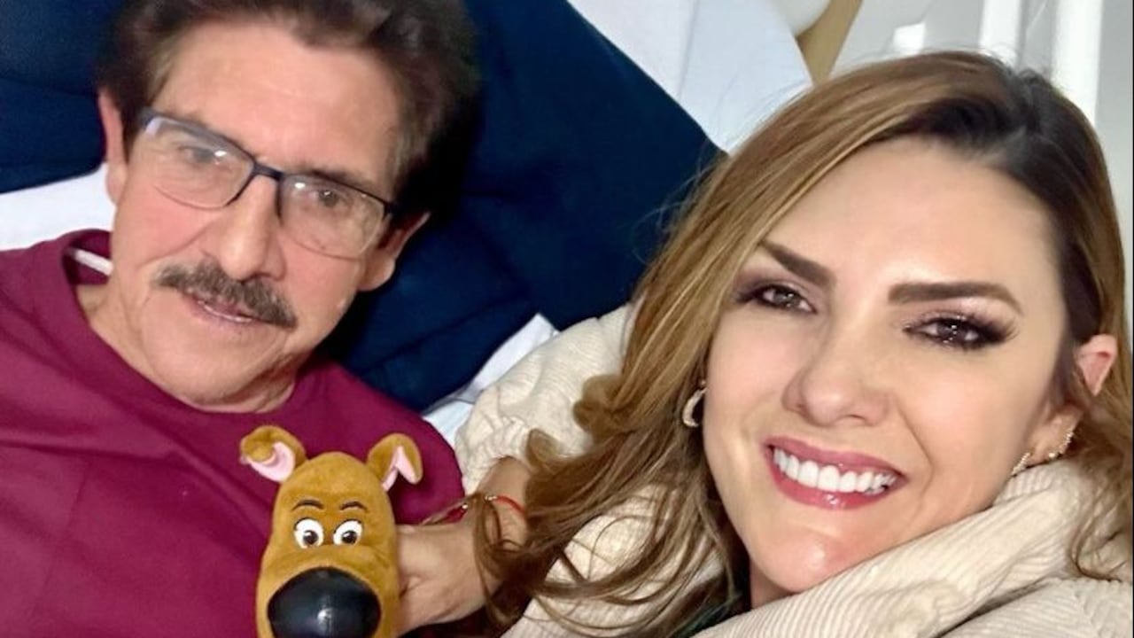Ana Karina Soto pidió orar por la salud de su padre.