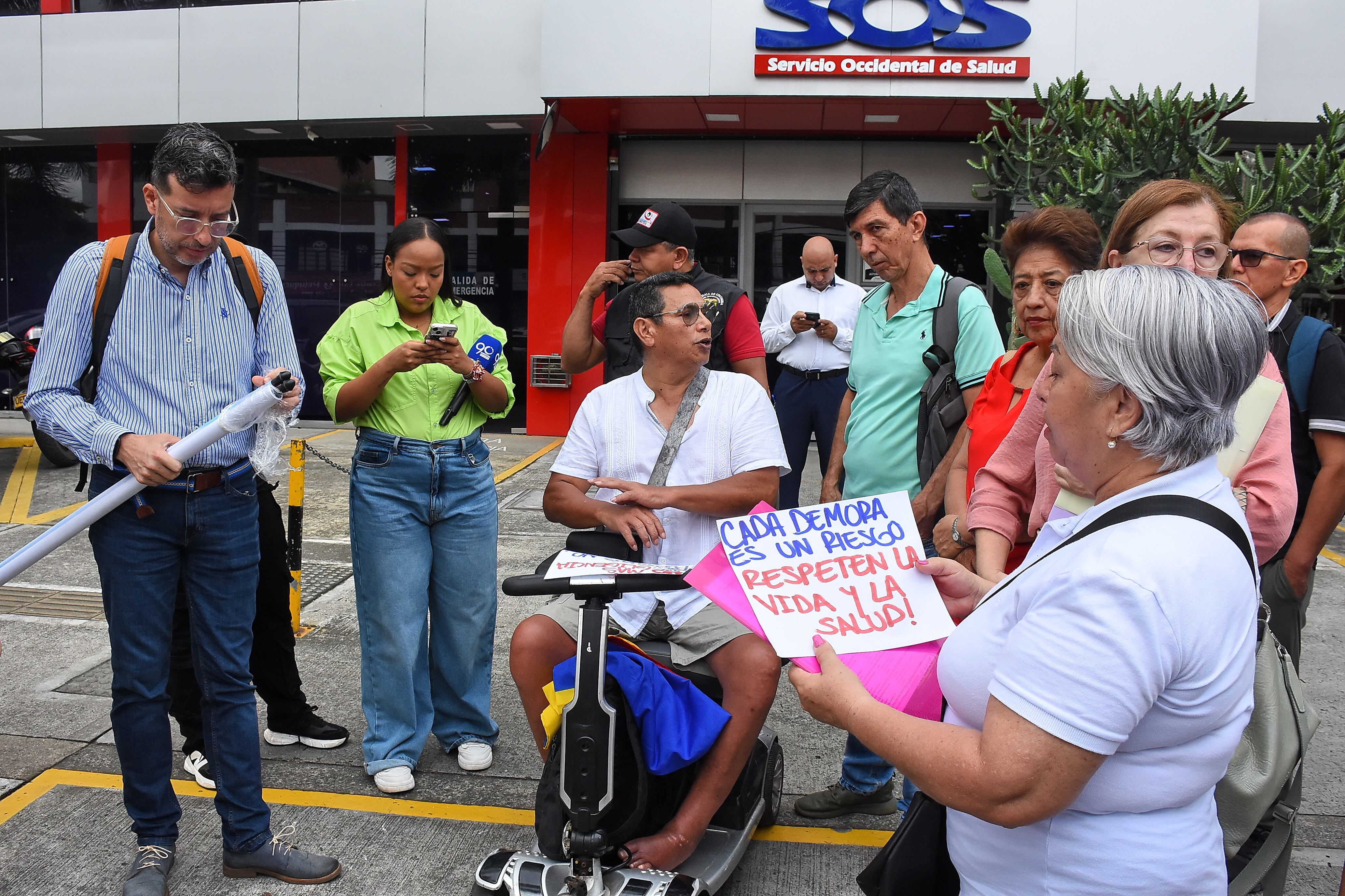 Plantón Usuarios Servicio Occidental de Salud SOS.