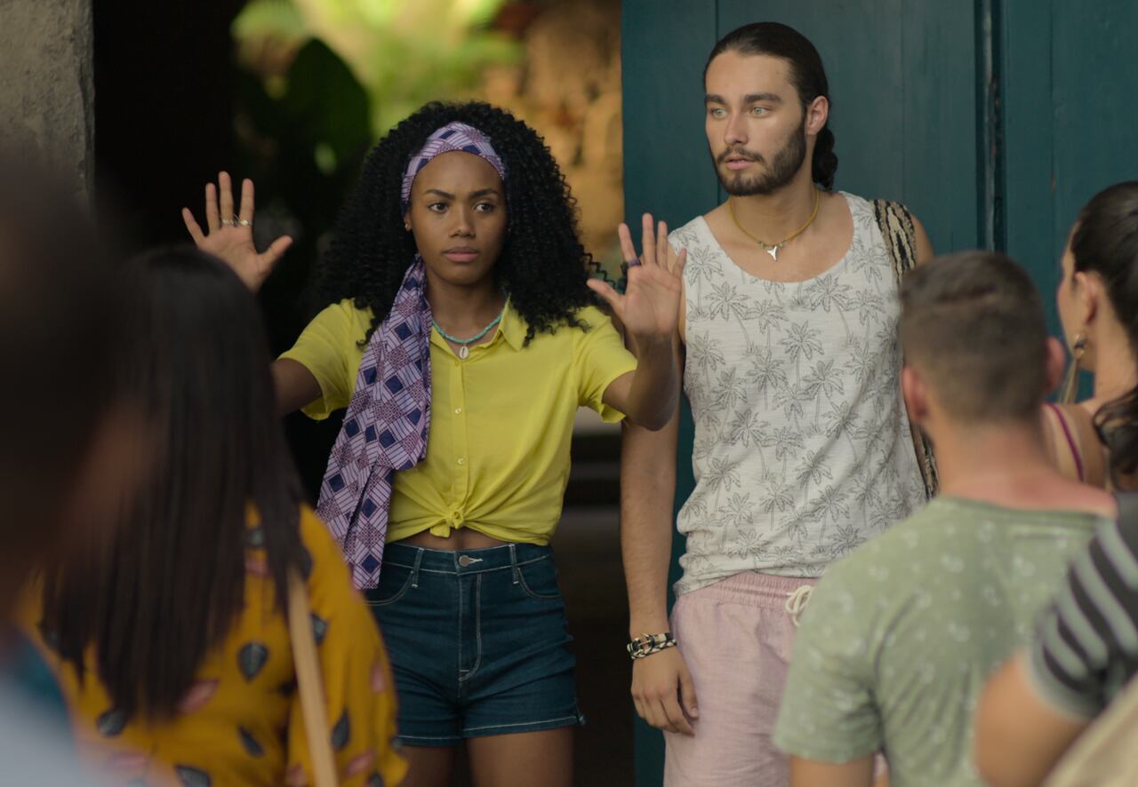 Siempre bruja: La serie gira en torno a Carmen Eguiluz, una joven bruja que vive en el siglo XVI en Cartagena y termina viajando al futuro para salvar al hombre que ama. Una producción, de dos temporadas, para los amantes de la ficción.