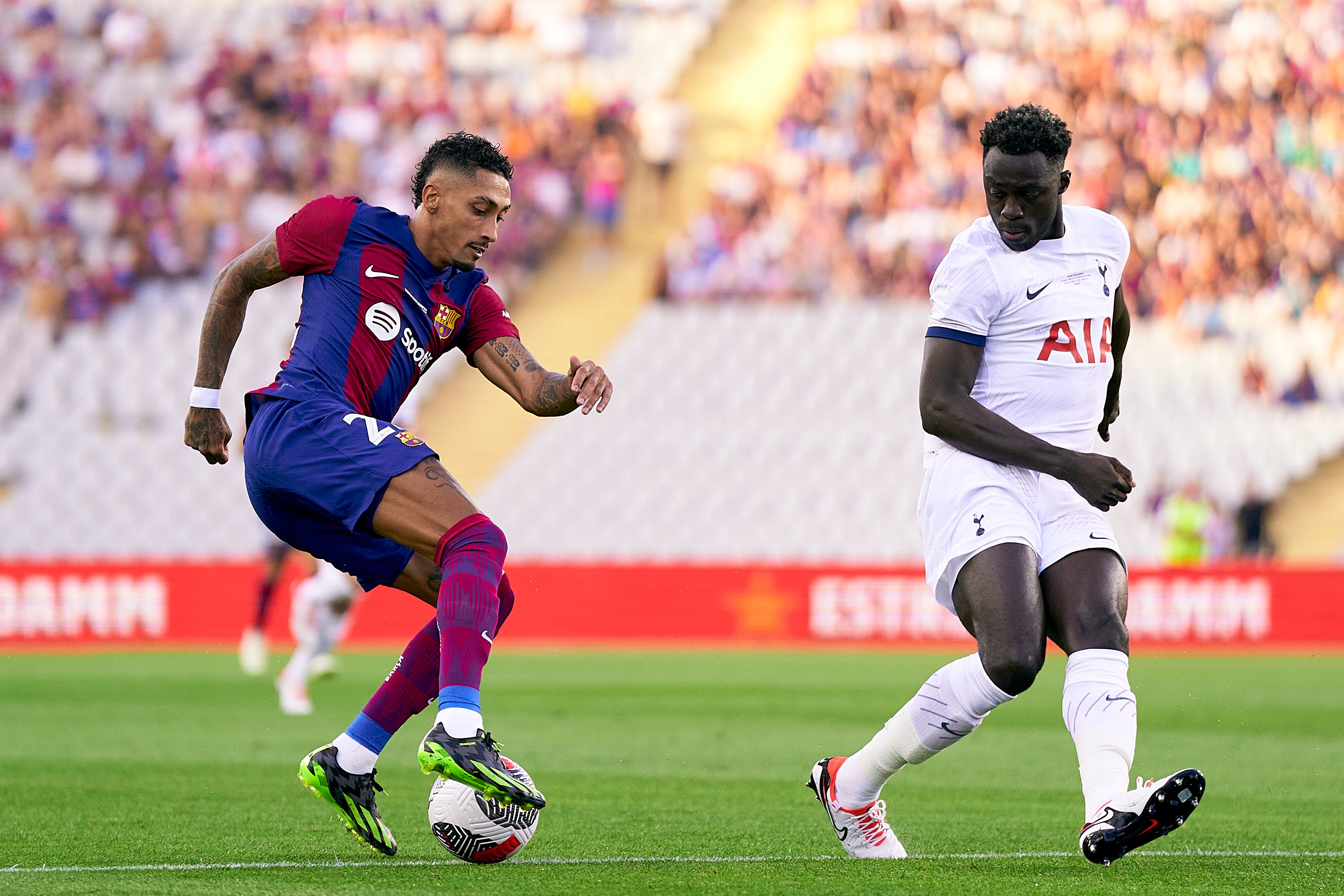 Dávinson Sánchez en la pretemporada con Tottenham.