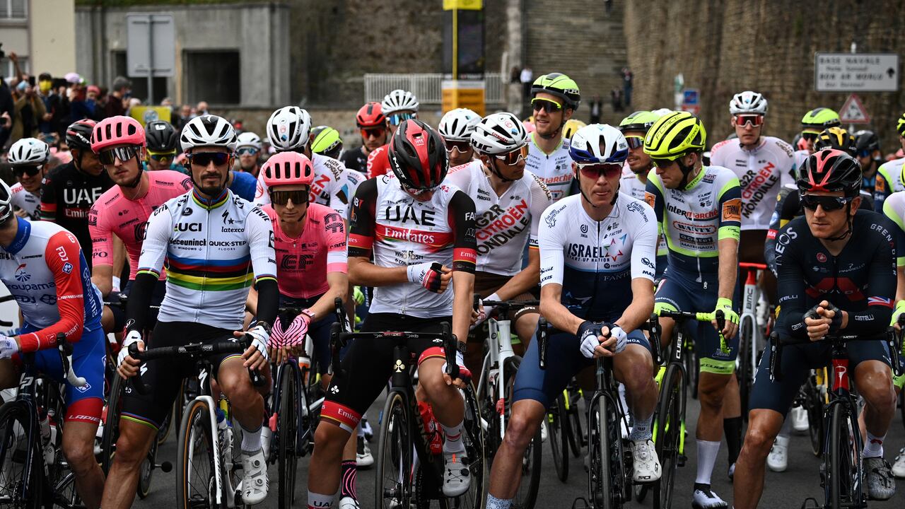 (From L) Team Deceuninck Quickstep's Julian Alaphilippe of France, Team UAE Emirates' Tadej Pogacar of Slovenia, Team Israel Start Up Nation's Christopher Froome of Great Britain and Team Ineos Grenadiers' Geraint Thomas of Great Britain wait prior to the start of the 1st stage of the 108th edition of the Tour de France cycling race, 197 km between Brest and Landerneau, on June 26, 2021. (Photo by Anne-Christine POUJOULAT / AFP)