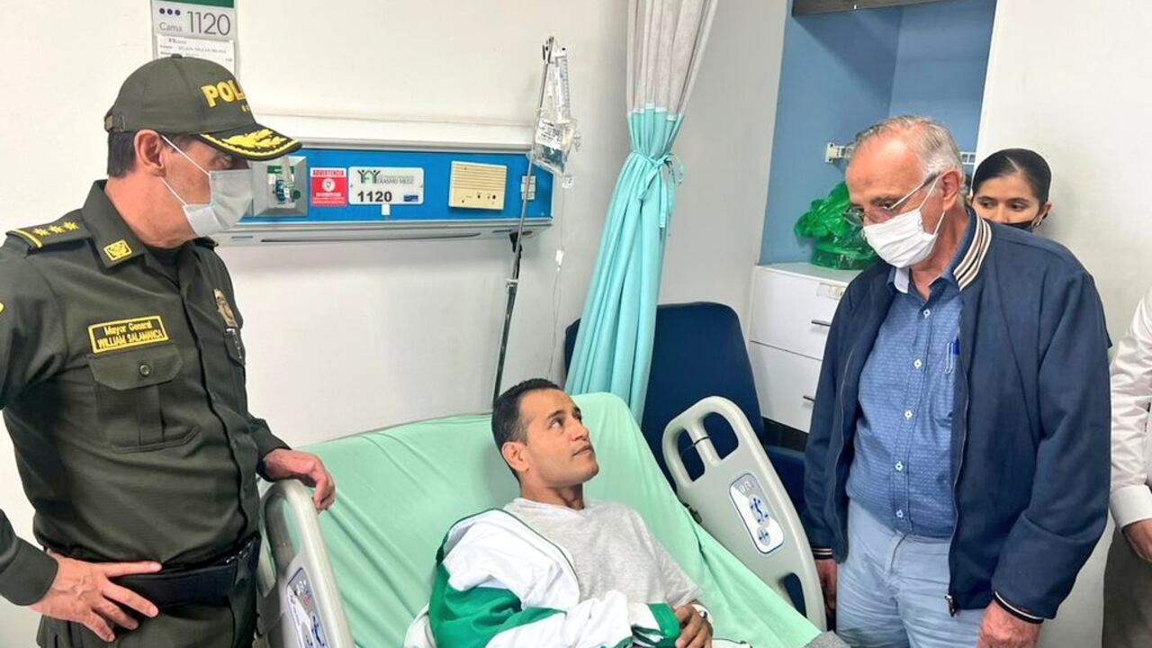 El ministro Iván Velásquez, en compañía dela cúpula militar, visitó a los uniformados heridos tras el reciente atentado en Tibú, Norte de Santander.