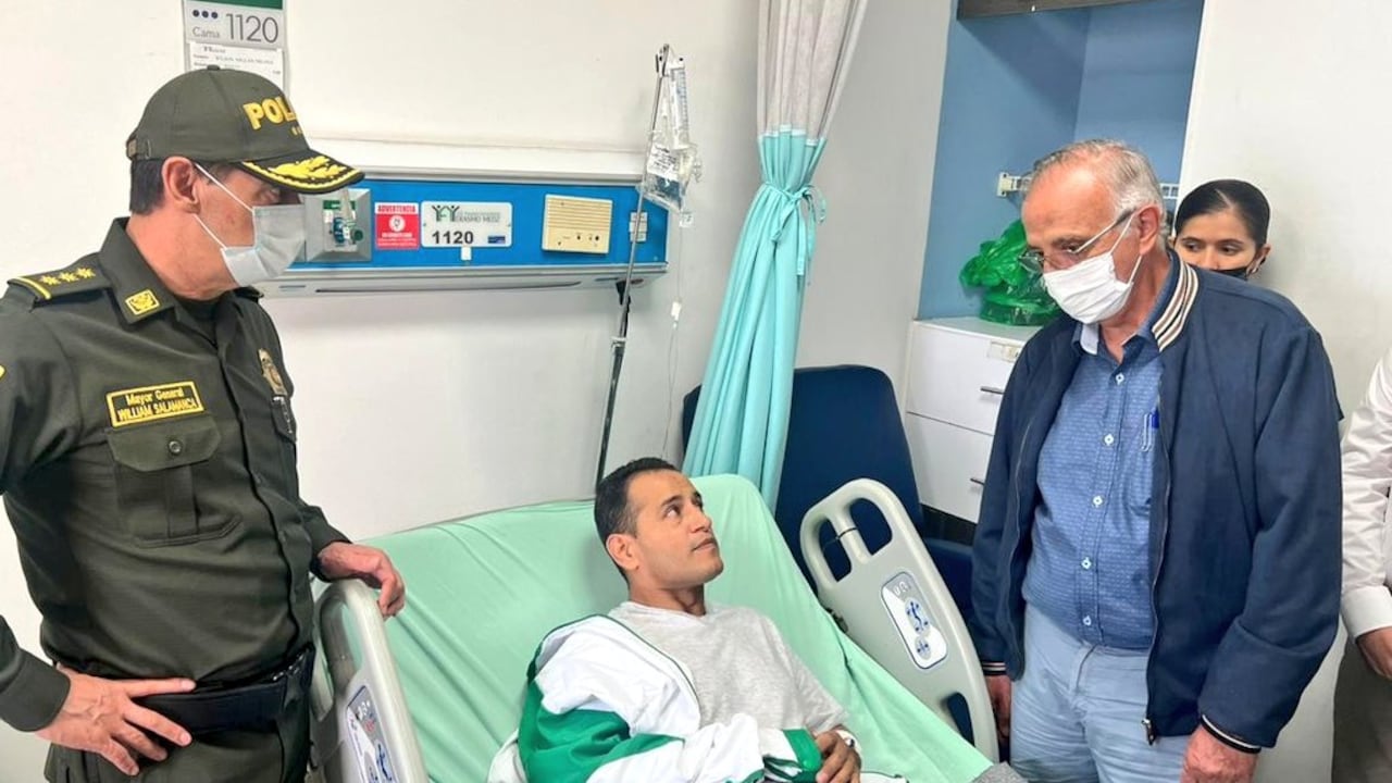El ministro Iván Velásquez, en compañía dela cúpula militar, visitó a los uniformados heridos tras el reciente atentado en Tibú, Norte de Santander.