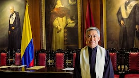Hernando Herrera, condecorado por la Universidad del Rosario.