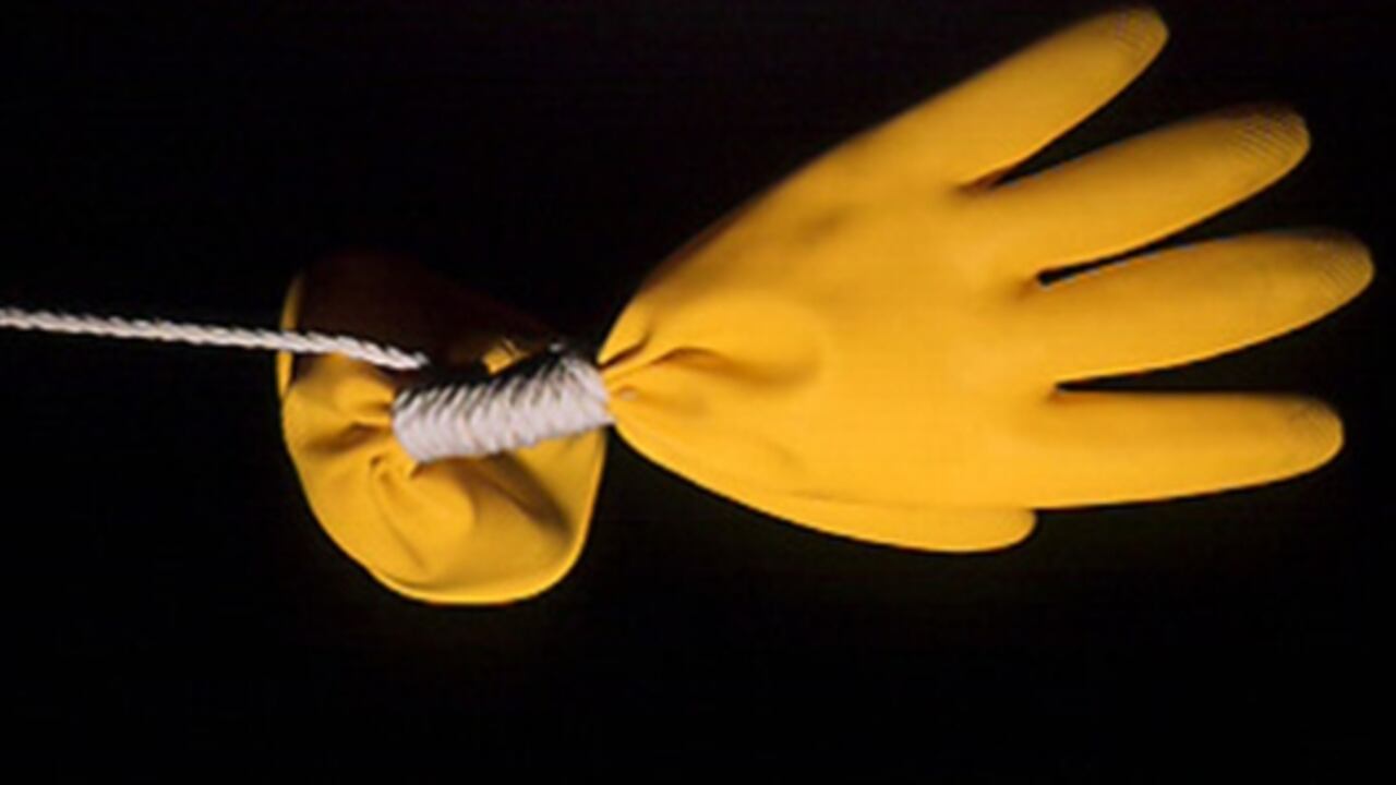 Guantes de plástico, son el producto de Plastidesechables Manuplast.