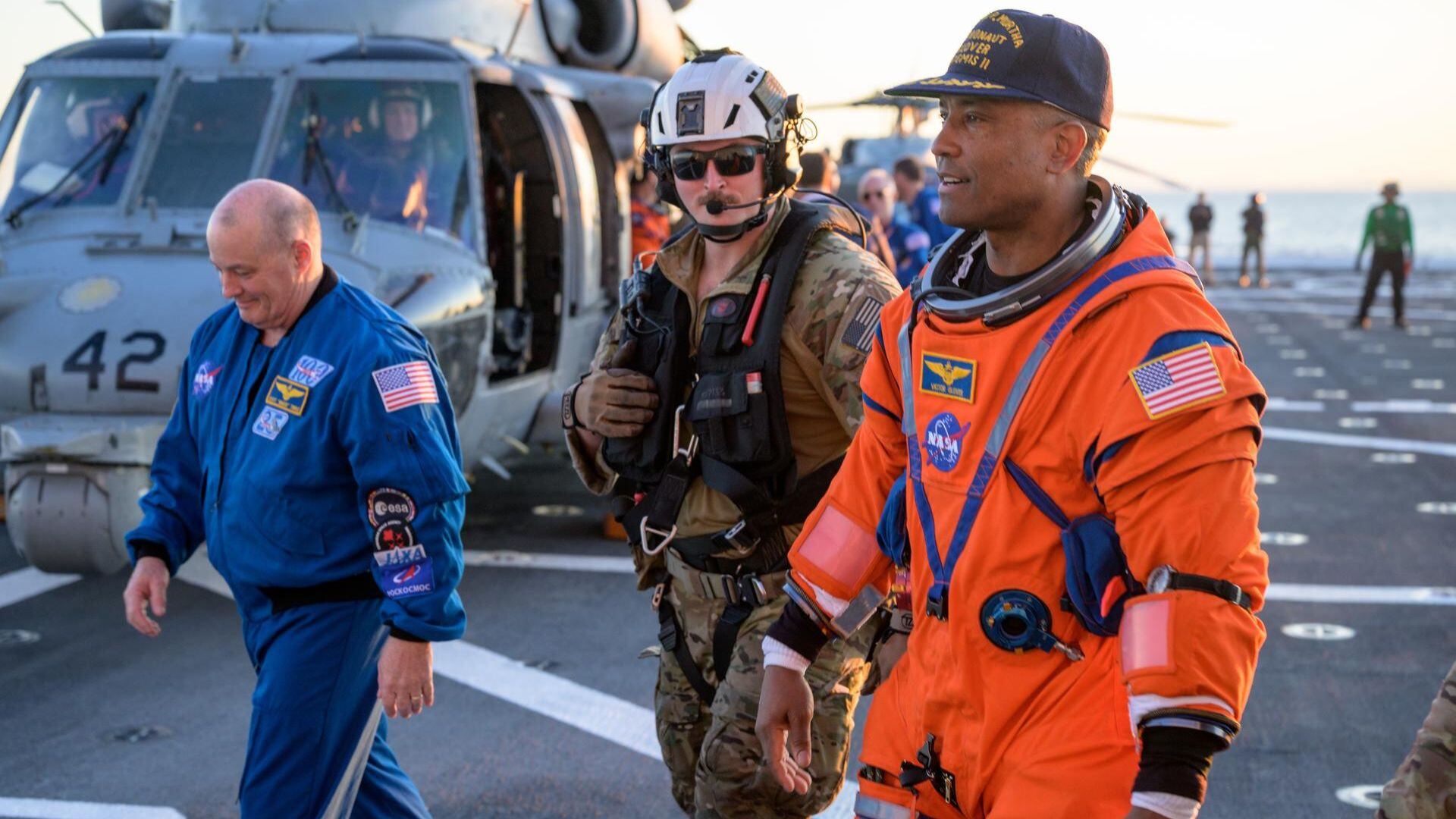 La tripulación fue recibida inicialmente por equipos especializados quienes se encargaron de su rescate.