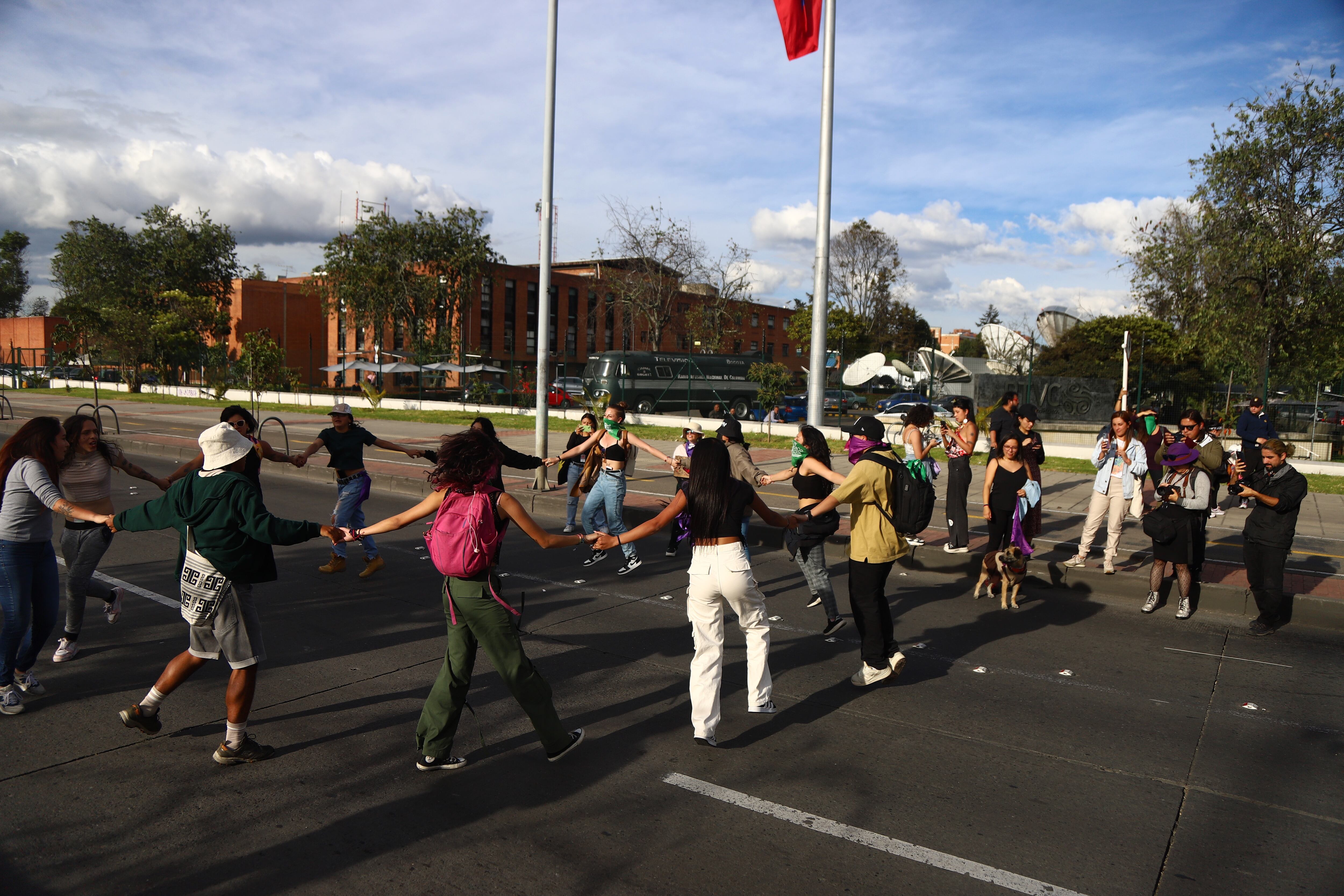 Plantón frente a RTVC en contra de Hollman Morris