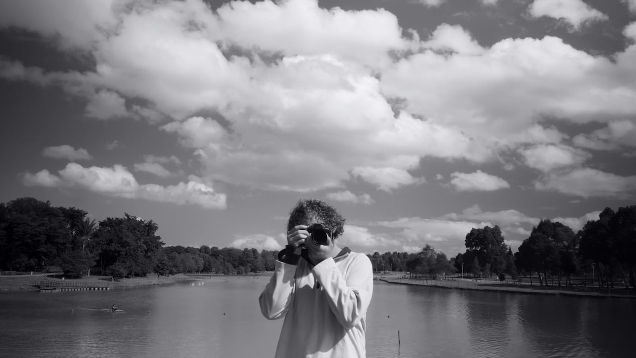 'Luz de luna' (2025), dirigido y producido por Claudia Alejandra Rivera Guarnizo, ganador a la Santa Lucía a Mejor Dirección de Fotografía.