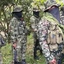 Encapuchados y con poderosos rifles reaparecieron Los Pachenca, enviaron un “caluroso saludo” al gobierno del presidente Gustavo Petro.