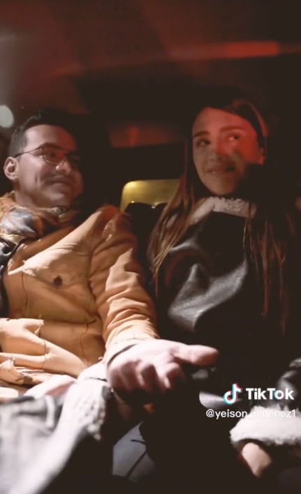 Yeison Jiménez y su esposa Sonia en Francia.