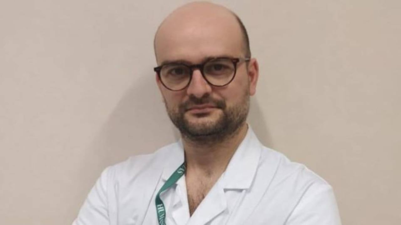 El doctor Antonio Messina trabaja en el pabellón de cuidados intensivos del hospital IRCCS Humanitas de Milán, en Italia. Foto: Antonio Messina.