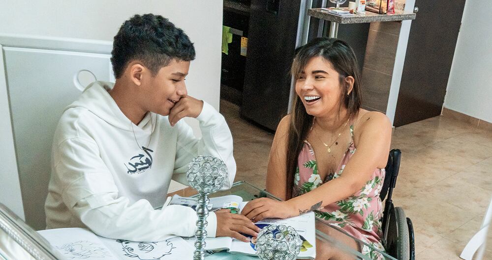 Katherine Pardo recuerda que días antes de recibir los disparos, se subió a un saltarín con su hijo. Ese día volvió a ser niña y agradece a Dios porque le dio la oportunidad de brincar y correr con su niño.