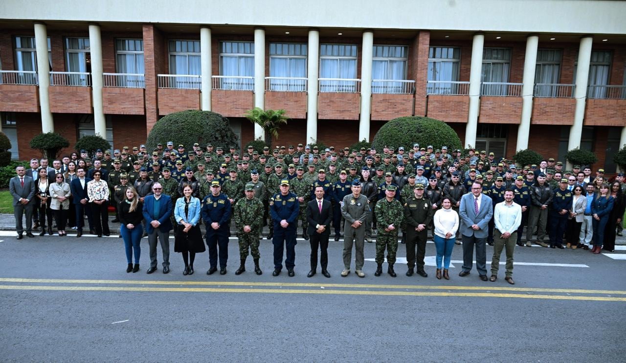 El ministro de Defensa, general (r) Pedro Sánchez, entregó las conclusiones del encuentro de direccionamientos con las Fuerzas Militares y de Policía.