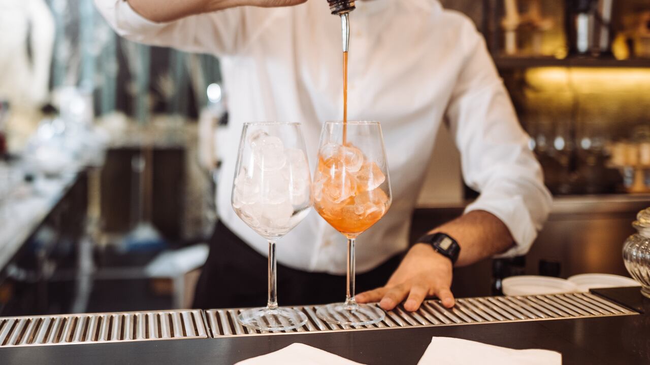 Las bebidas alcohólicas deben ser consumidas de manera consciente y medida.