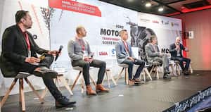 Ariel Soto, periodista económico; Santiago Arbeláez, director de Desarrollo de Negocios de AKT; Iván García, gerente de Asuntos Corporativos de Auteco Mobility; Joaquín Losada, presidente de Fanalca Honda, y Richard Campollo, socio y director general del Grupo Uma.